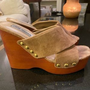Steve Madden Wedge Sandals. Brown Suede. Size 6.